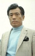 Актер Акидзи Кобаяси сыгравший роль в сериале Kamen Raida bui suri  (сериал 1973-1974).