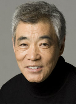 Актер Акира Эмото сыгравший роль в сериале Коме га цудзи.