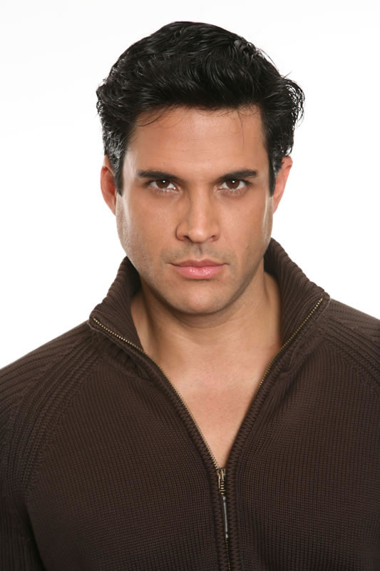 Актер Алехандро Отеро сыгравший роль в сериале Сделано в Картахене.