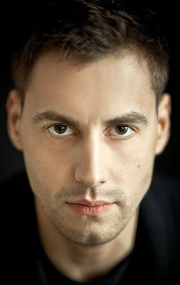 Актер Артем Карасев сыгравший роль в сериале Бомж.