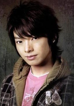 Актер Калвин Чэнь сыгравший роль в сериале Zhong ji yi ban  (сериал 2005-2006).