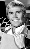 Актер Дэннис Коул сыгравший роль в сериале Barbary Coast  (сериал 1975-1976).