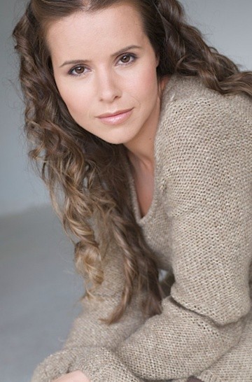 Актер Эмма Уиллис сыгравший роль в сериале The Journeys.
