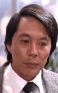 Актер Ивэн С. Ким сыгравший роль в сериале Isis  (сериал 1975-1976).