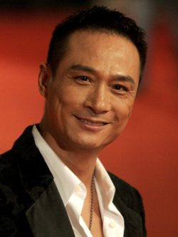 Актер Френсис Нг сыгравший роль в сериале Dai tong meng bou.