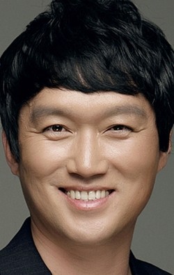 Актер Ко Мён Хван сыгравший роль в сериале Да она чокнутая! (сериал).