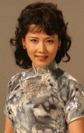 Актер Хэ Цайфэй сыгравший роль в сериале Сестры по сцене.