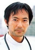Актер Иккеи Ватанабе сыгравший роль в сериале Hitonatsu no Papa e.