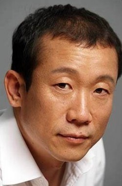 Актер Чон Сок-ён сыгравший роль в сериале Герой (сериал 2009 - ...).