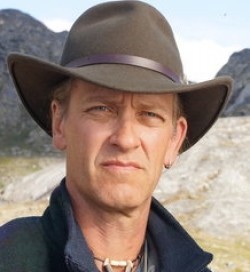 Актер John Self сыгравший роль в сериале Ледяное золото.