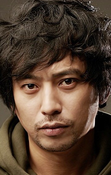 Актер Ким Хён Бом сыгравший роль в сериале Когда наступает ночь (сериал).