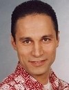 Актер Kursat Alniacik сыгравший роль в сериале Super Baba  (сериал 1993-1997).