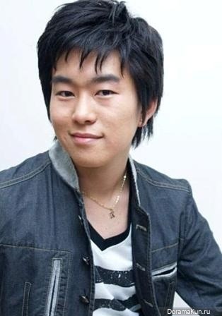 Актер Квак Чжон Ук сыгравший роль в сериале Заткнись и играй! (сериал).