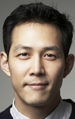 Актер Ли Чжон Чжэ сыгравший роль в сериале Тройной прыжок.