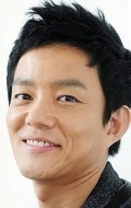 Актер Ли Бом-су сыгравший роль в сериале Путешествие во времени доктора Джина (сериал).