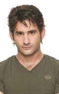 Актер Odysseas Papaspiliopoulos сыгравший роль в сериале S1ngles  (сериал 2004 - ...).