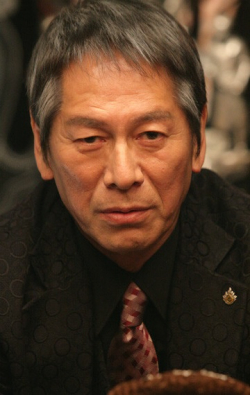 Актер Рен Осуги сыгравший роль в сериале Длинное любовное письмо (сериал).