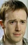 Актер Робин Лэйн сыгравший роль в сериале Комнаты смерти: Темное происхождение Шерлока Холмса (мини-сериал 2000 – 2001).