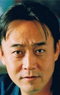 Актер Шигэмицу Оги сыгравший роль в сериале Hitotsu yane no shita.
