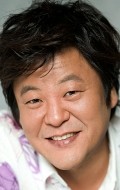 Актер Сон Чжи Ру сыгравший роль в сериале Убойный отдел (сериал).