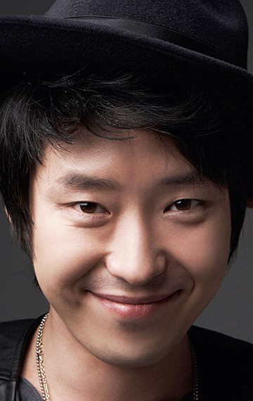Актер Ом Ки Чжун сыгравший роль в сериале Призрак (сериал).