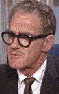 Актер Уильям Таннен сыгравший роль в сериале Ramar of the Jungle  (сериал 1952-1954).