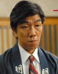 Актер Ясухиро Арай сыгравший роль в сериале Тэнтидзин.