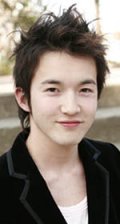 Актер Ёсукэ Асари сыгравший роль в сериале Код «Синий» (сериал 2008 - ...).