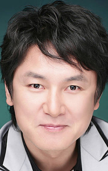 Актер Юн Ён Хён сыгравший роль в сериале Дьявольские деньги (сериал 2013 - ...).